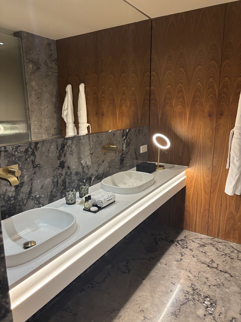 Double vanity with dark stone surfaces in our Vinha Boutique Hotel bathroom