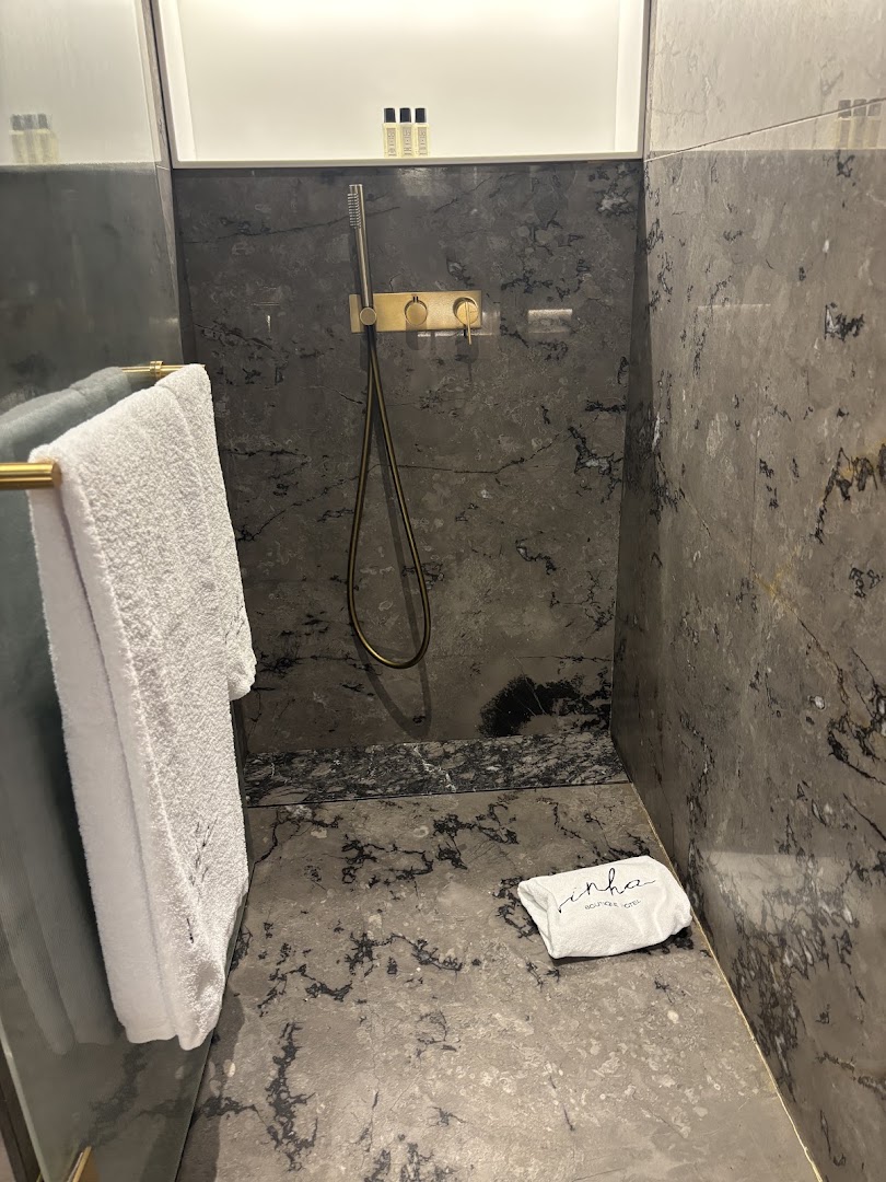 Large stone walk-in shower in our Vinha Boutique Hotel river-view room