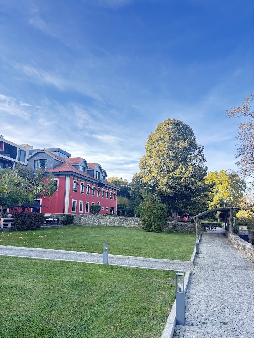 Red manor house and gardens at Vinha Boutique Hotel in Vila Nova de Gaia