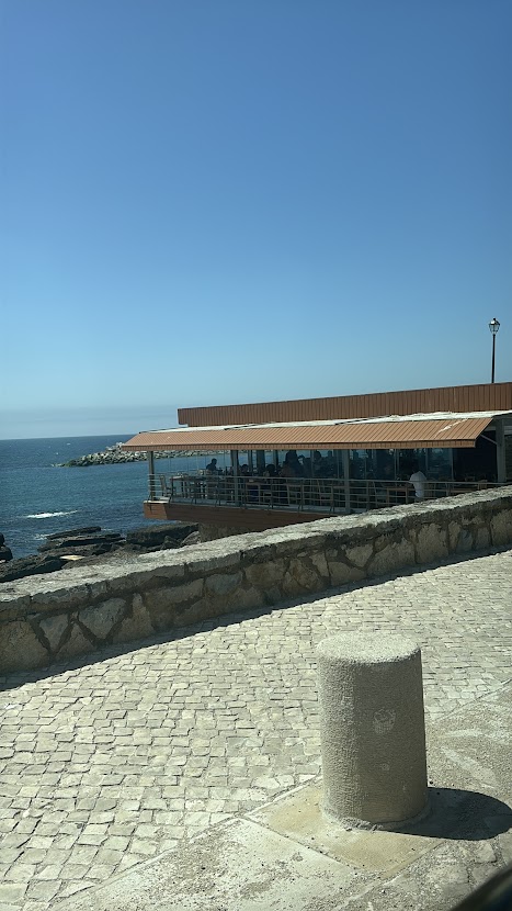 Oceanfront setting at Costa Fria in Ericeira