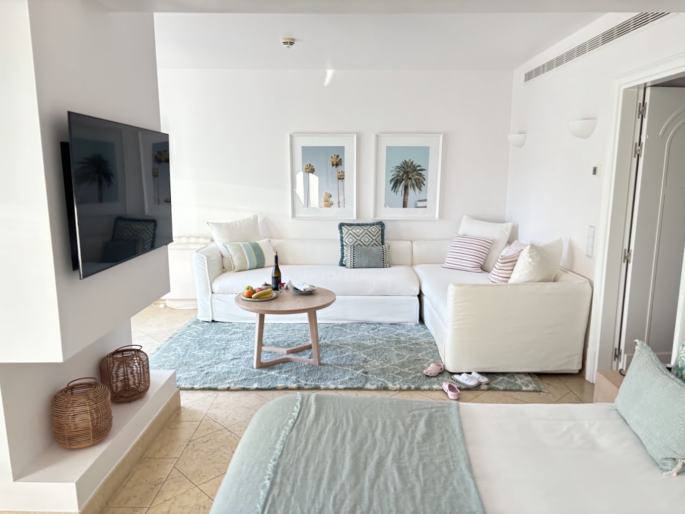 Bedroom and sitting area with pale sofas and a coffee table in our Vila Vita Parc accommodation.